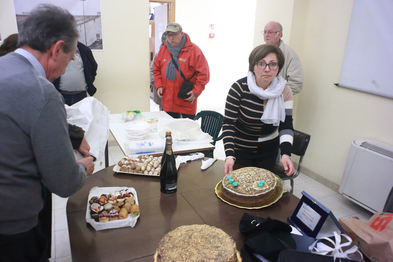 073-TORTE E CANNOLI AUTOCOSTRUITI DALLA PRESIDENTESSA.jpg